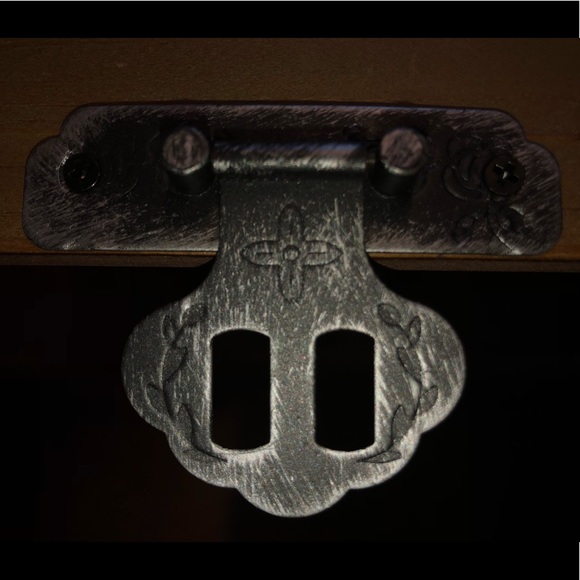 Decorative Wood Storage Chest!! - Picture 5 of 8